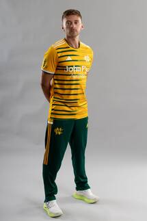 24 adidas Junior Notts Outlaws T20 Replica Shirt