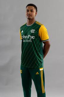 24 adidas Junior Notts Outlaws One Day Replica Shirt